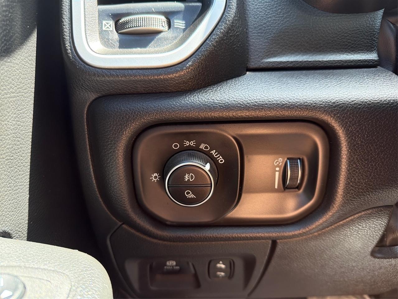 RAM 1500 Big Horn Crew Cab SWB 2WD 2023