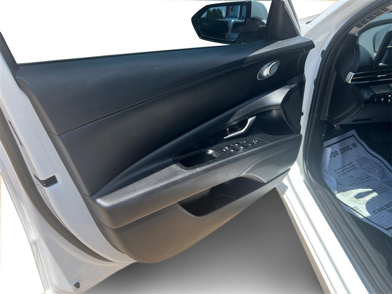 Hyundai Elantra SE 2022