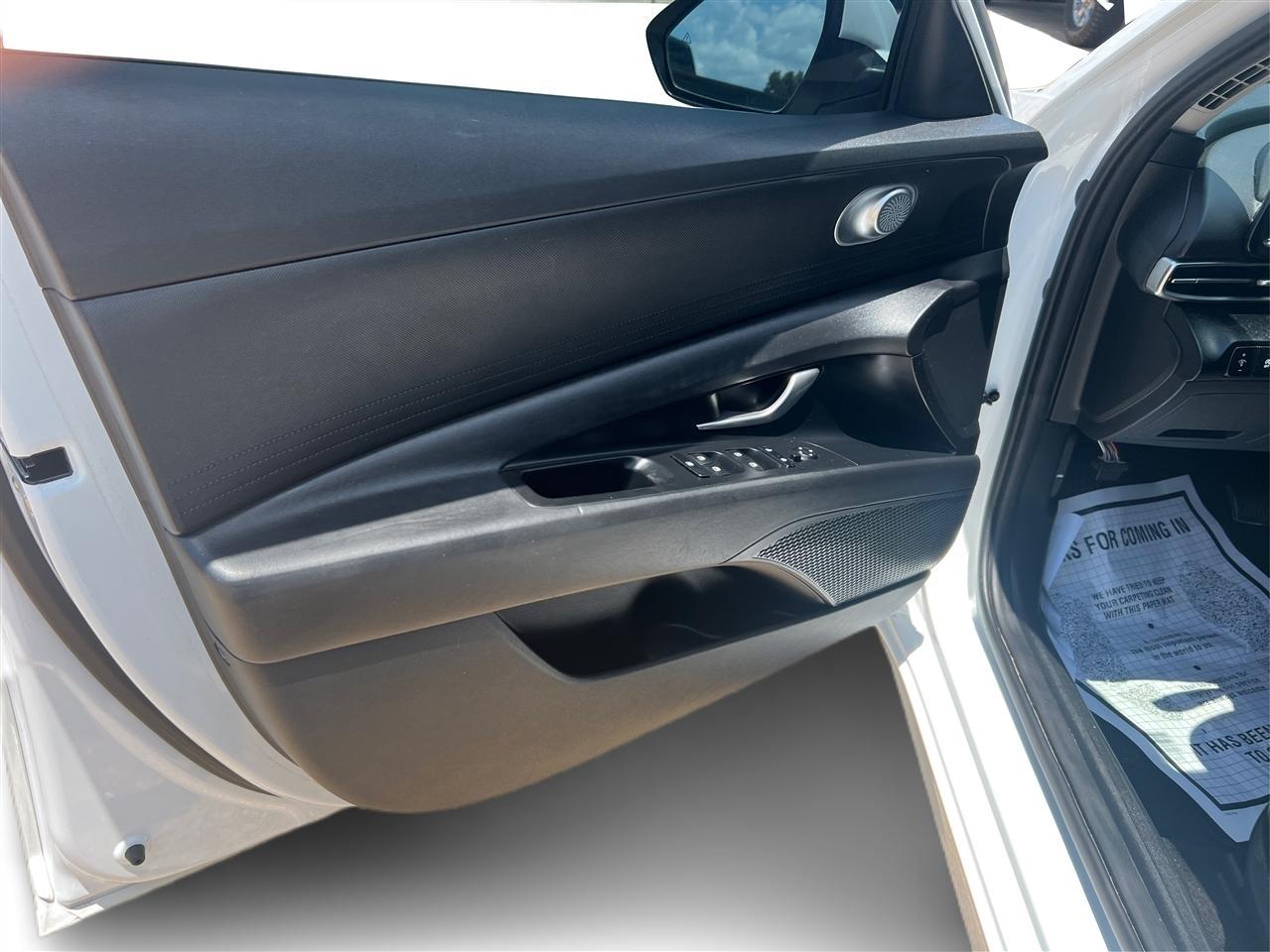 Hyundai Elantra SE 2022