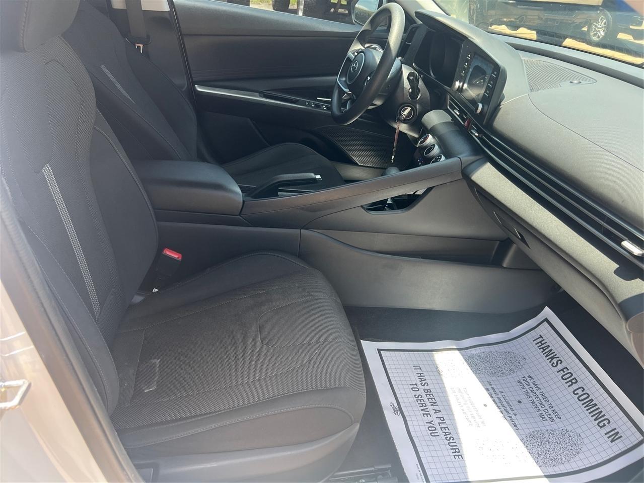 Hyundai Elantra SE 2022