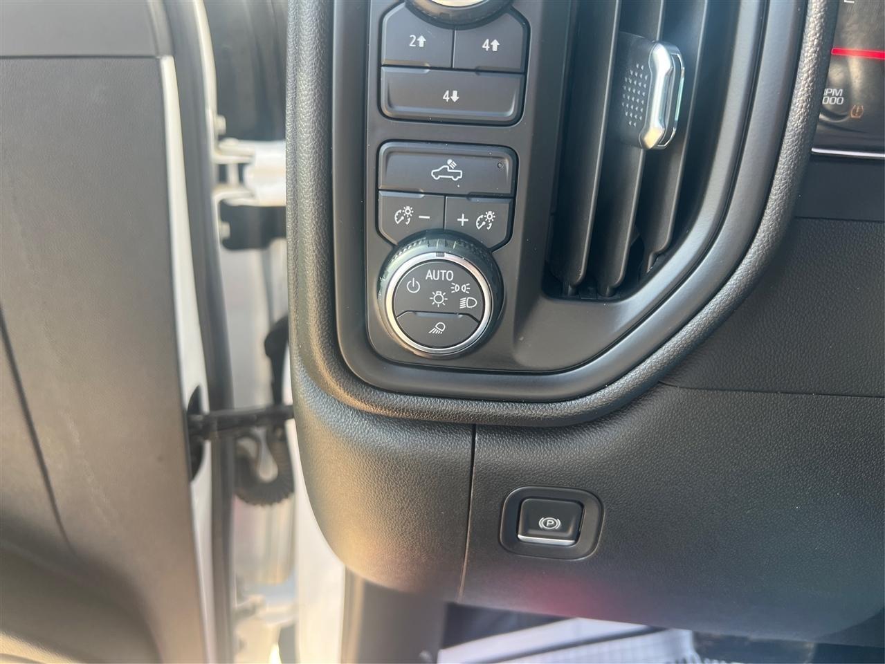 Chevrolet Silverado 2500HD Custom Crew Cab Long Box 4WD 2023
