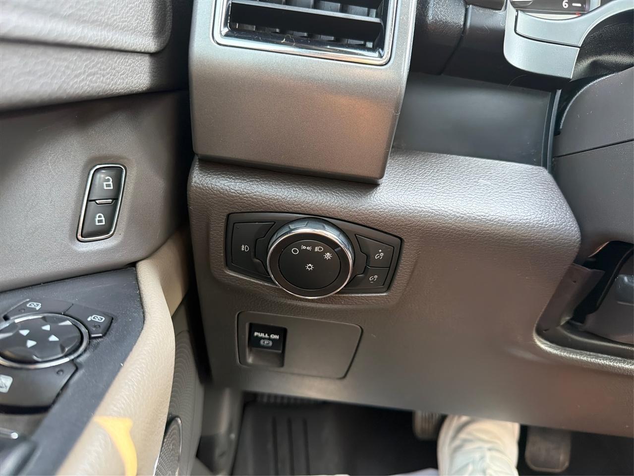 Ford Expedition XLT 2021