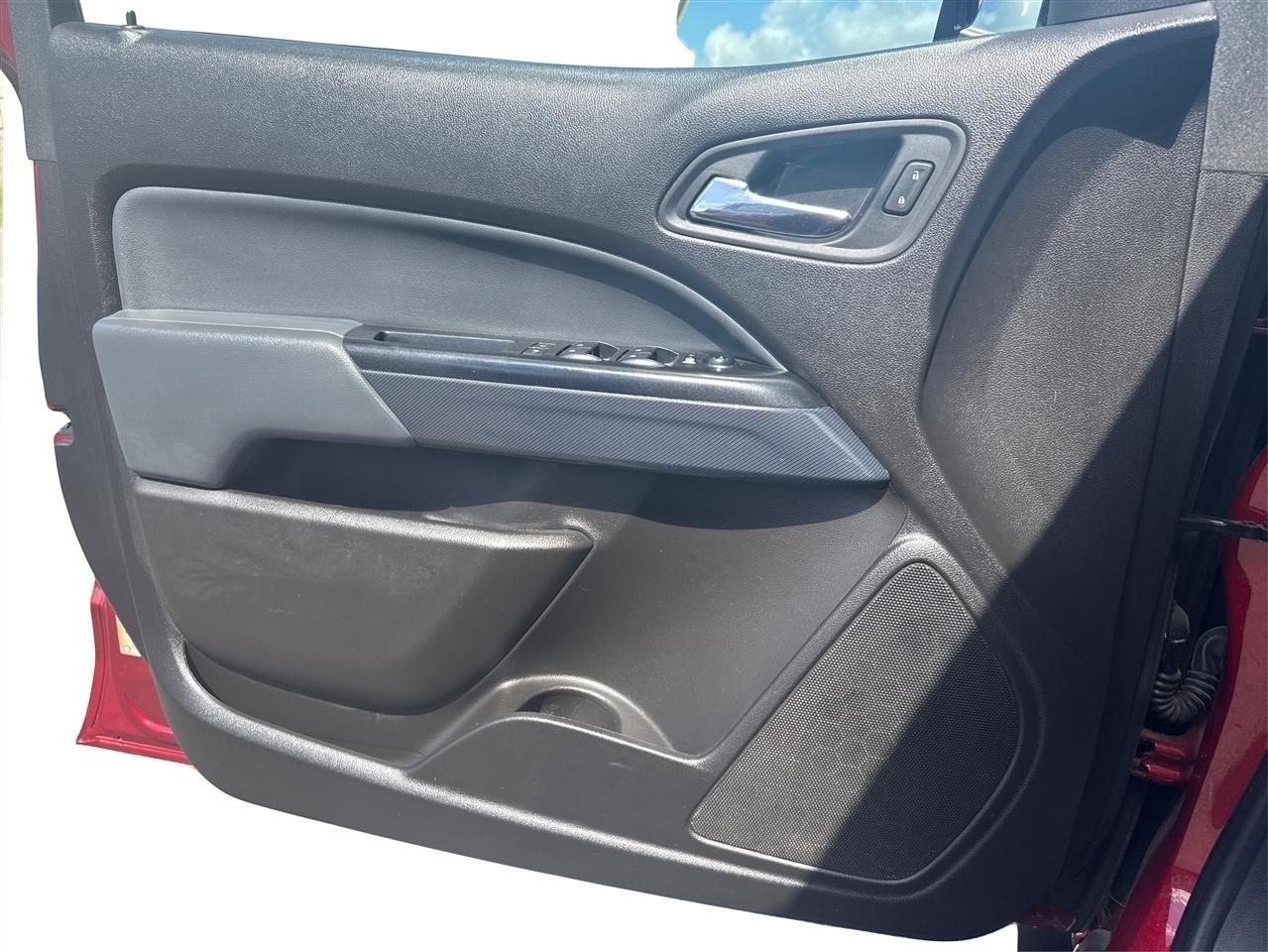 Chevrolet Colorado Z71 Crew Cab 2WD Short Box 2017