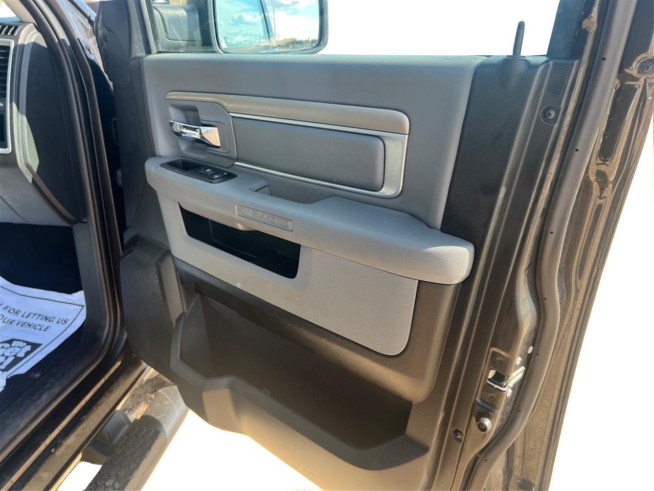 RAM 1500 SLT Crew Cab SWB 4WD 2018