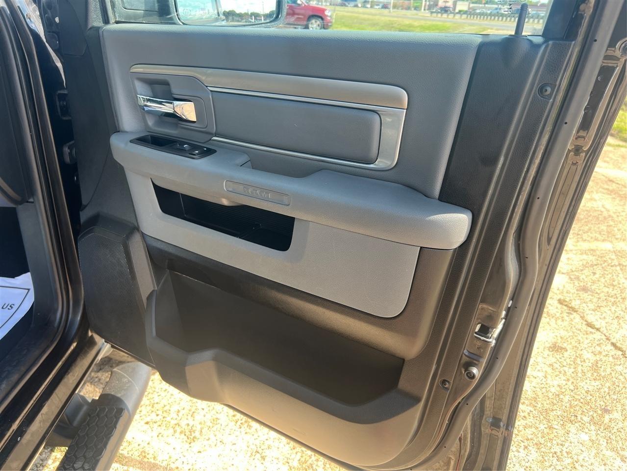 RAM 1500 SLT Crew Cab SWB 4WD 2018