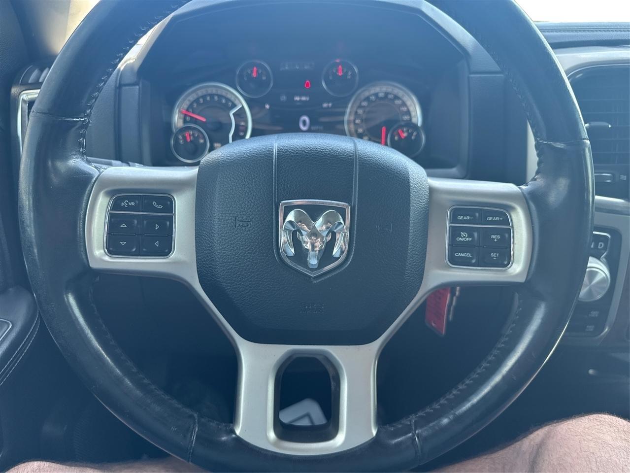 RAM 1500 Laramie Crew Cab SWB 4WD 2015
