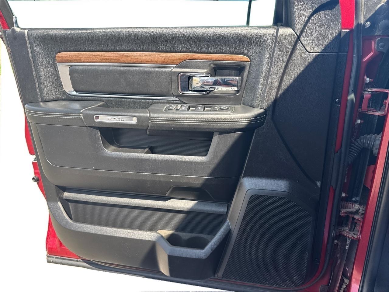 RAM 1500 Laramie Crew Cab SWB 4WD 2015