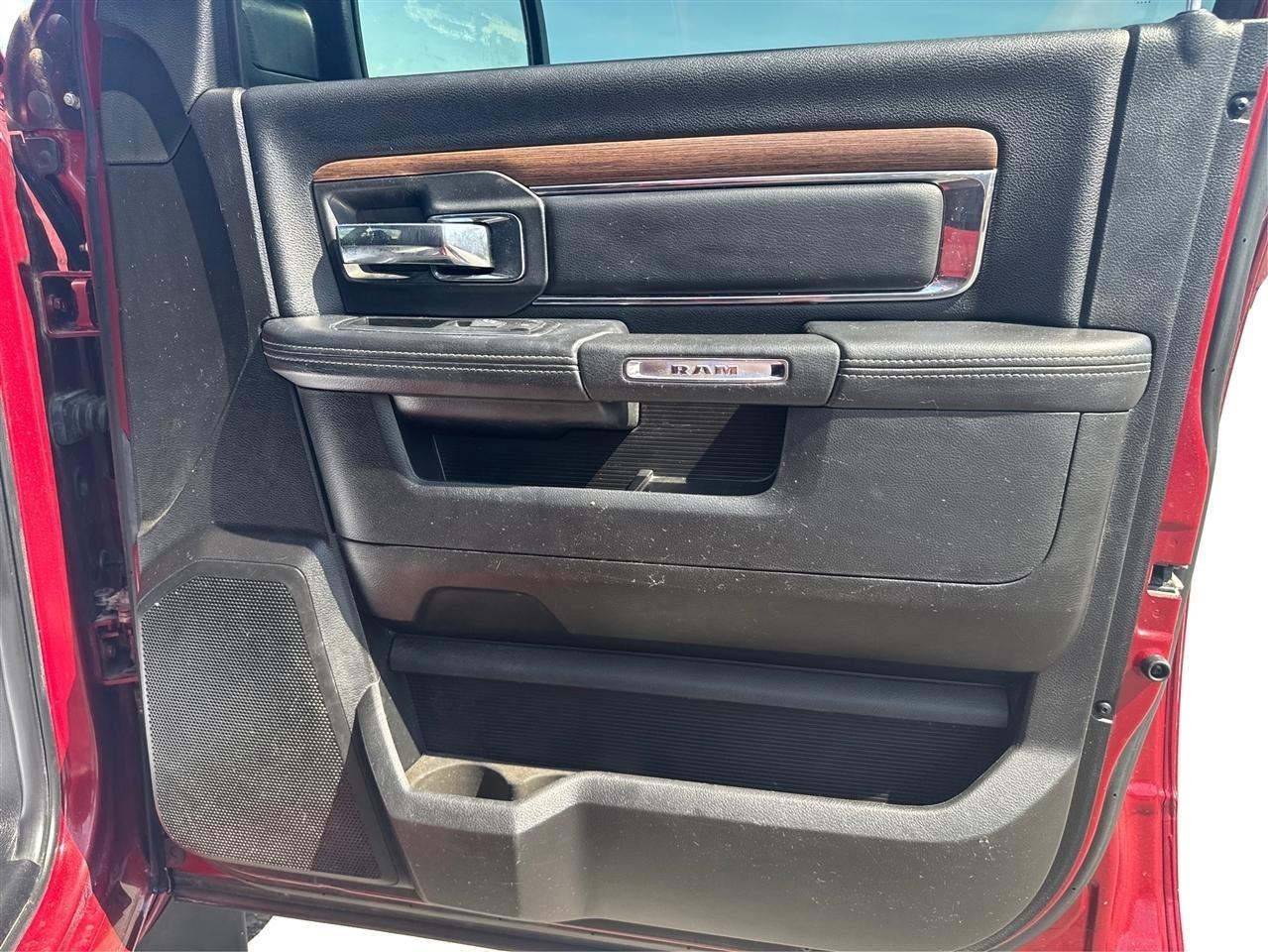 RAM 1500 Laramie Crew Cab SWB 4WD 2015