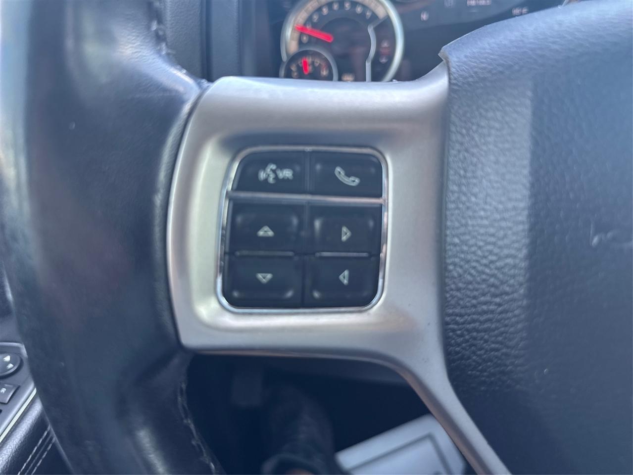 RAM 1500 Laramie Crew Cab SWB 4WD 2015