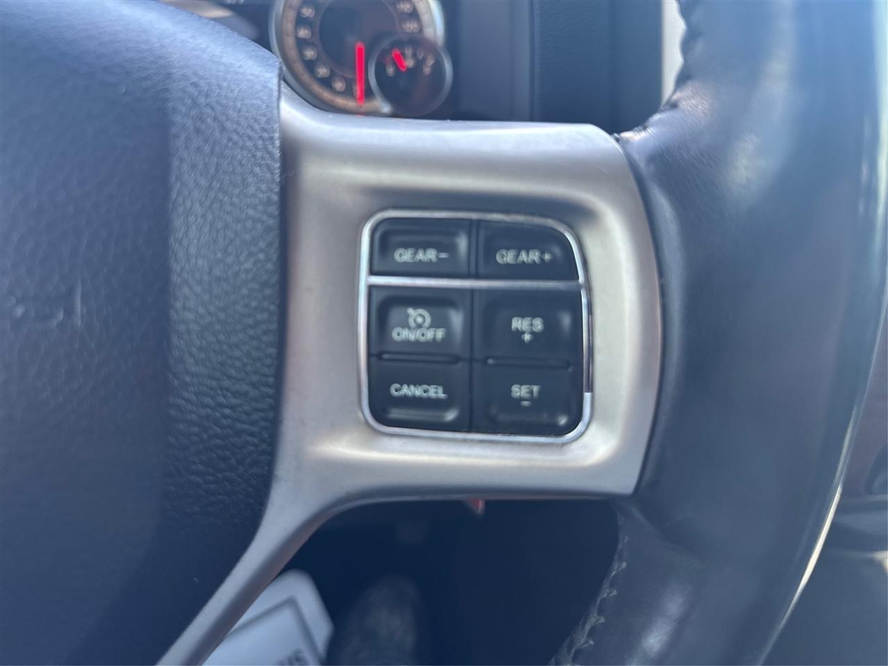 RAM 1500 Laramie Crew Cab SWB 4WD 2015