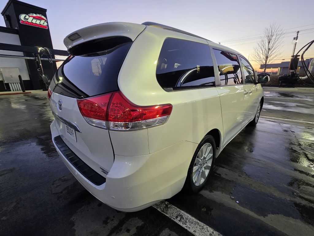 Toyota Sienna  2013