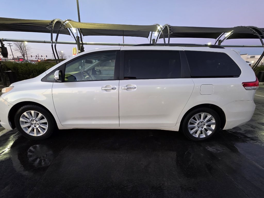 Toyota Sienna  2013