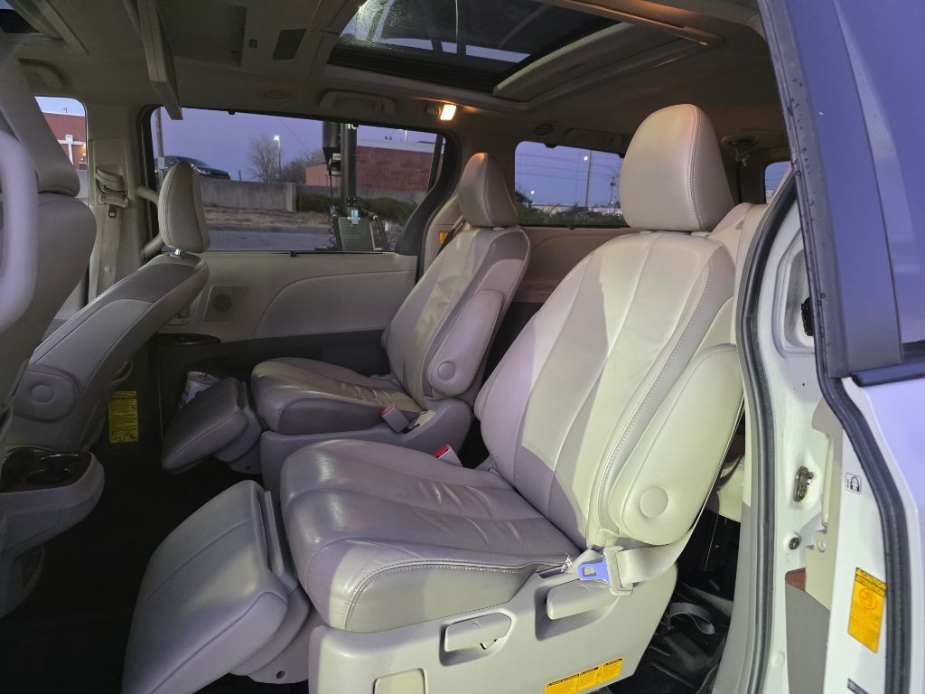 Toyota Sienna  2013