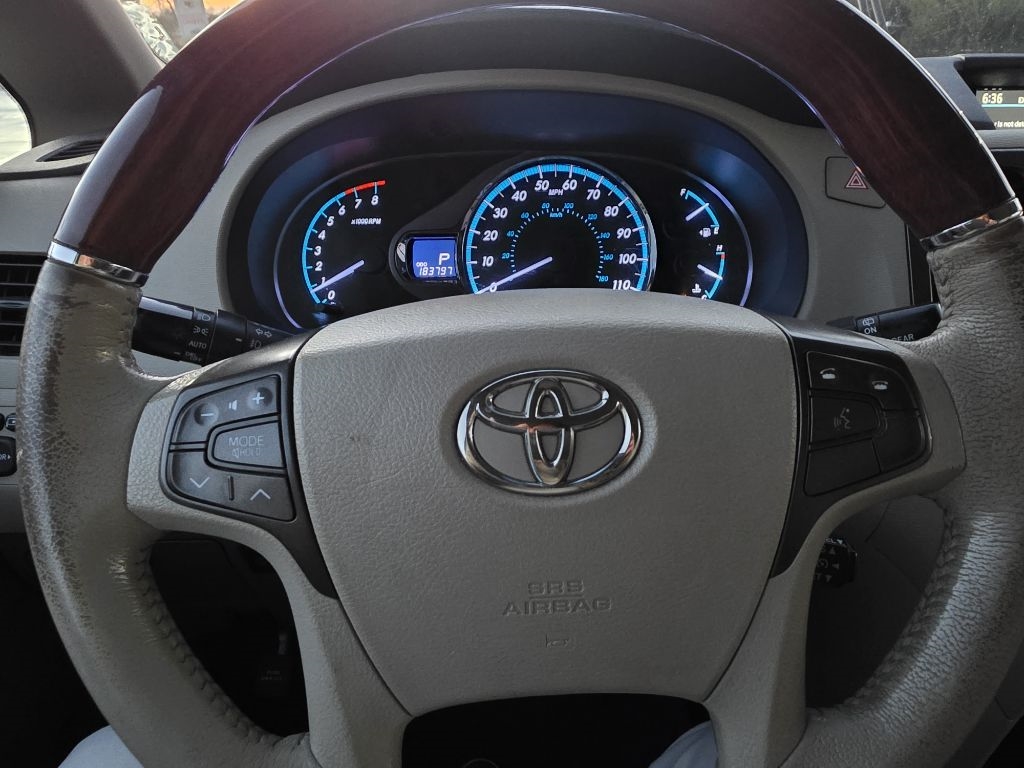 Toyota Sienna  2013
