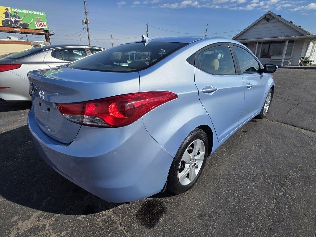 Hyundai Elantra  2013