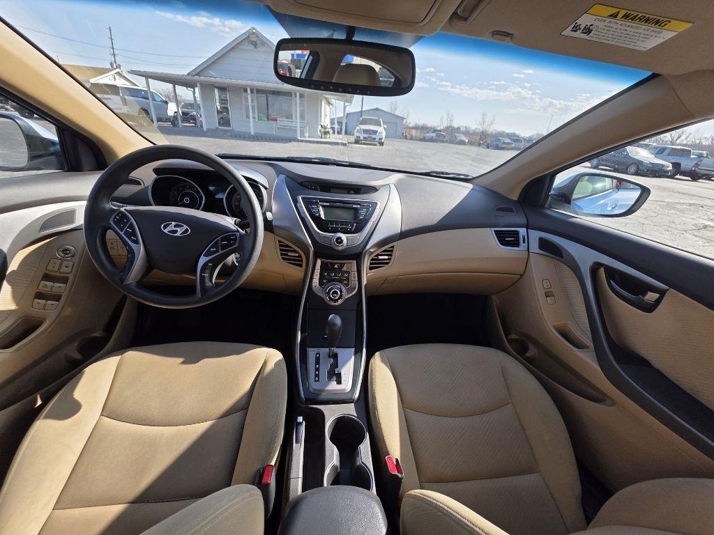 Hyundai Elantra  2013