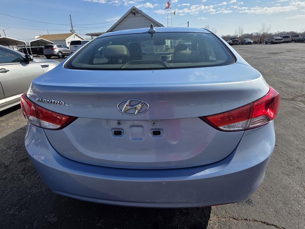 Hyundai Elantra  2013