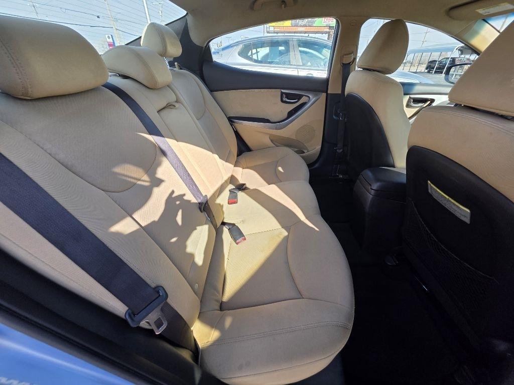 Hyundai Elantra  2013