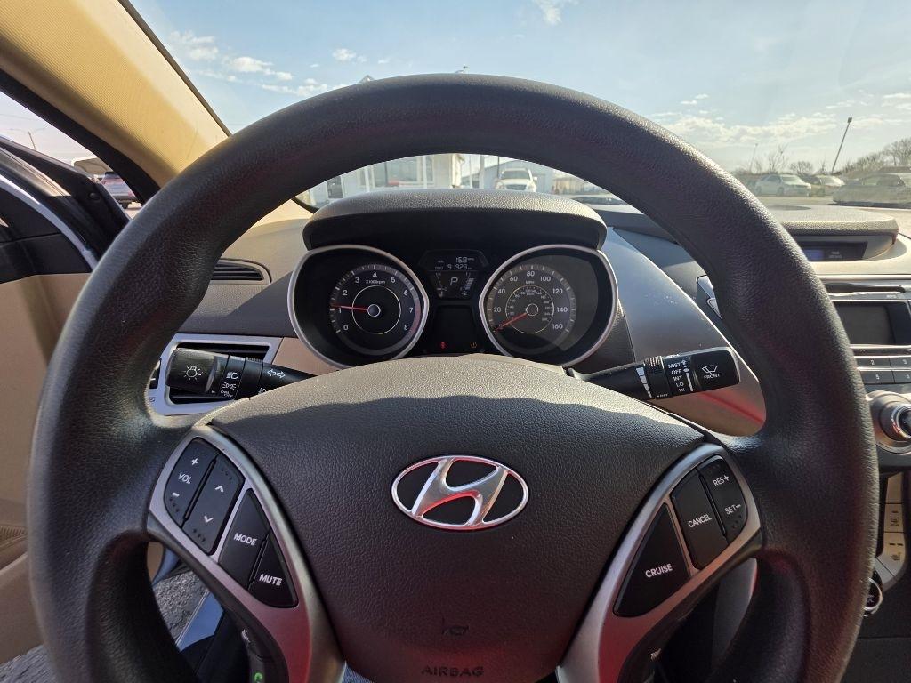 Hyundai Elantra  2013
