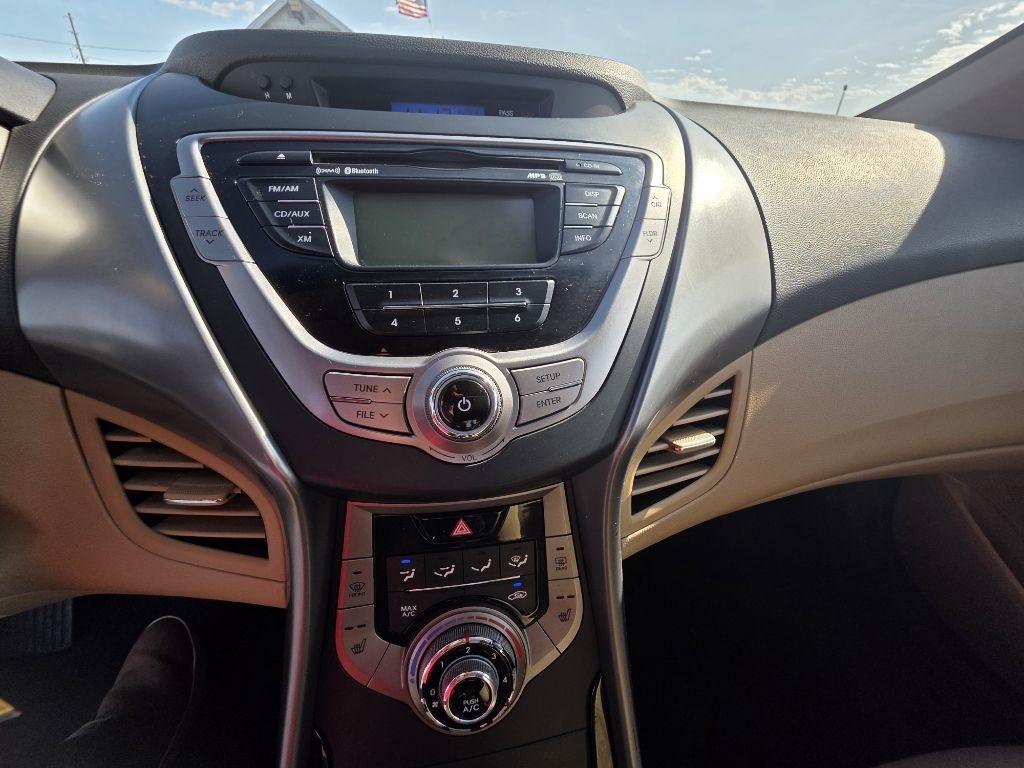 Hyundai Elantra  2013