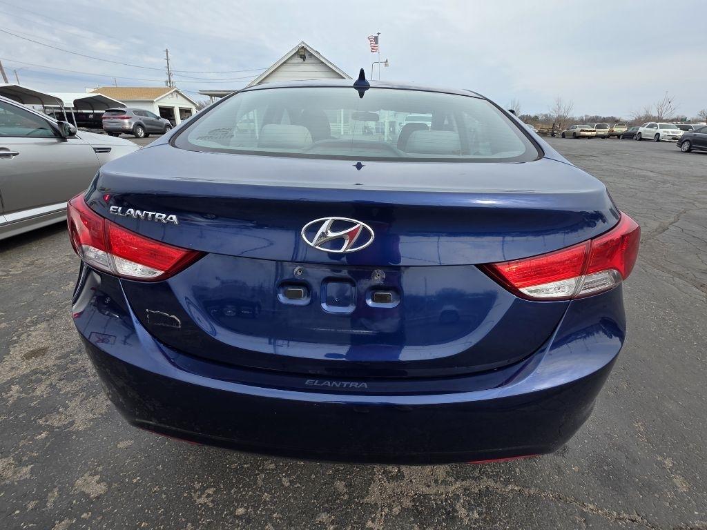 Hyundai Elantra  2013