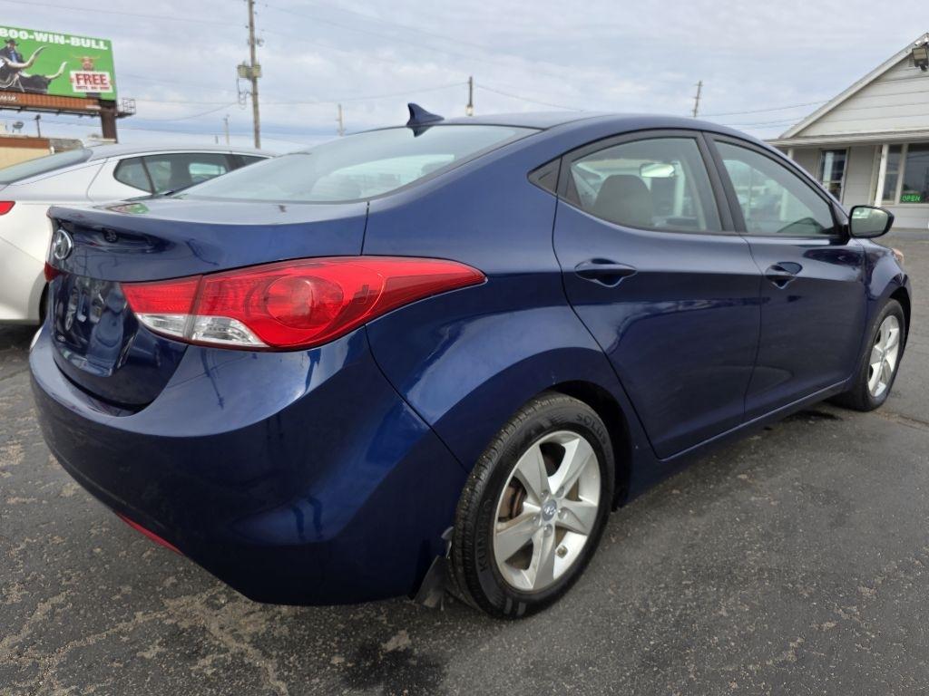 Hyundai Elantra  2013
