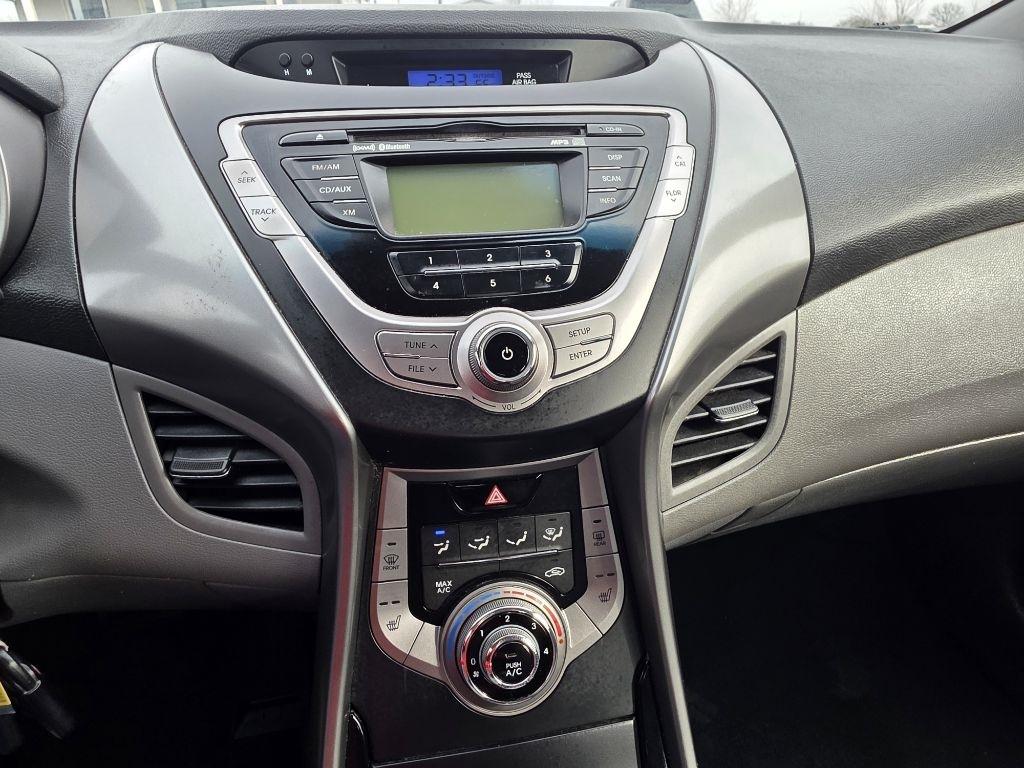 Hyundai Elantra  2013