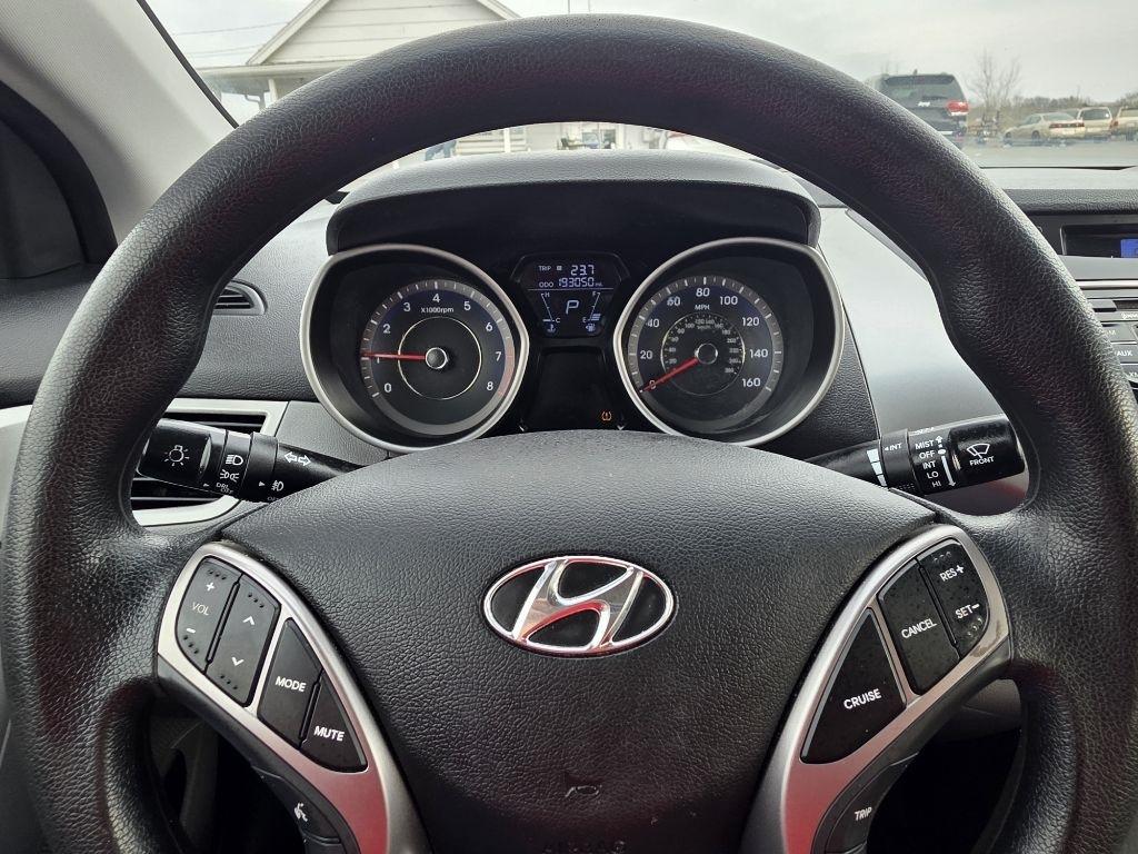 Hyundai Elantra  2013