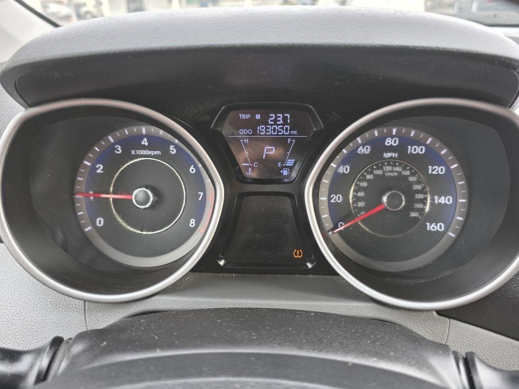 Hyundai Elantra  2013
