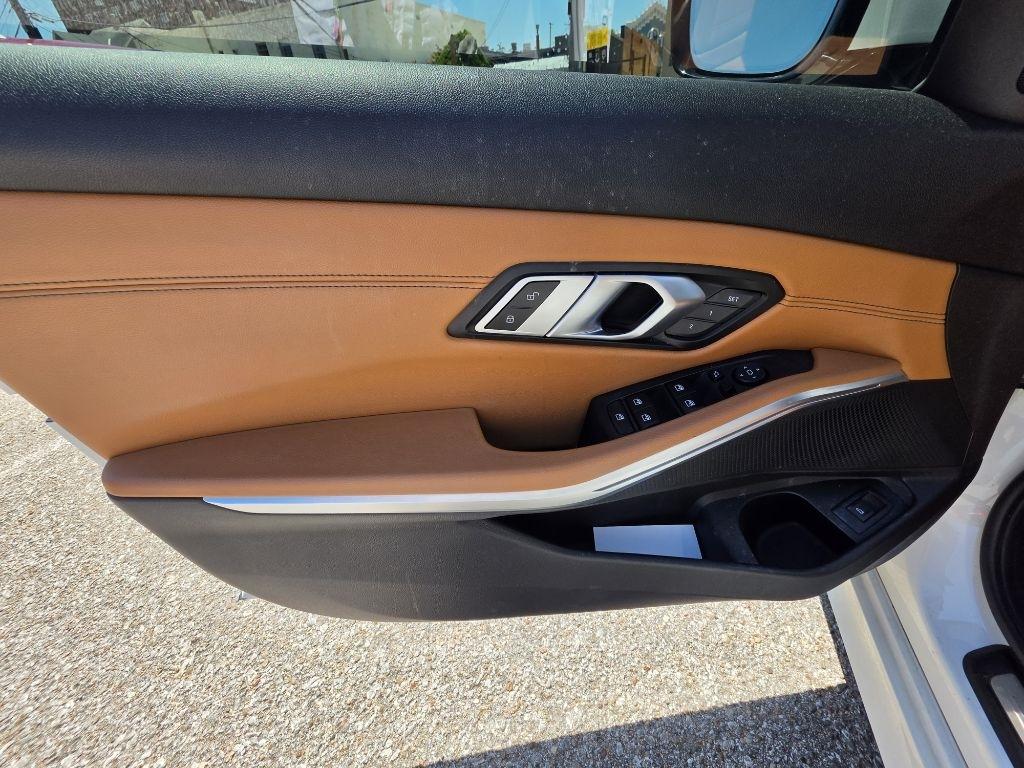 BMW 3-Series  2021
