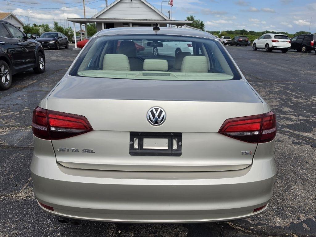 Volkswagen Jetta  2016