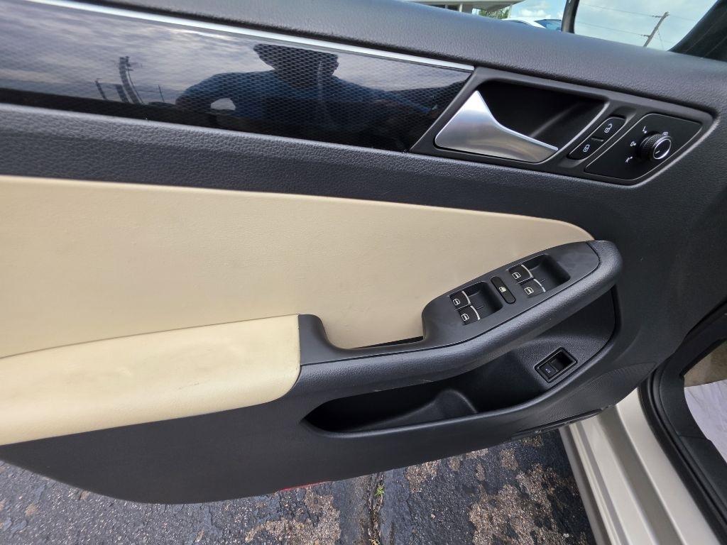 Volkswagen Jetta  2016