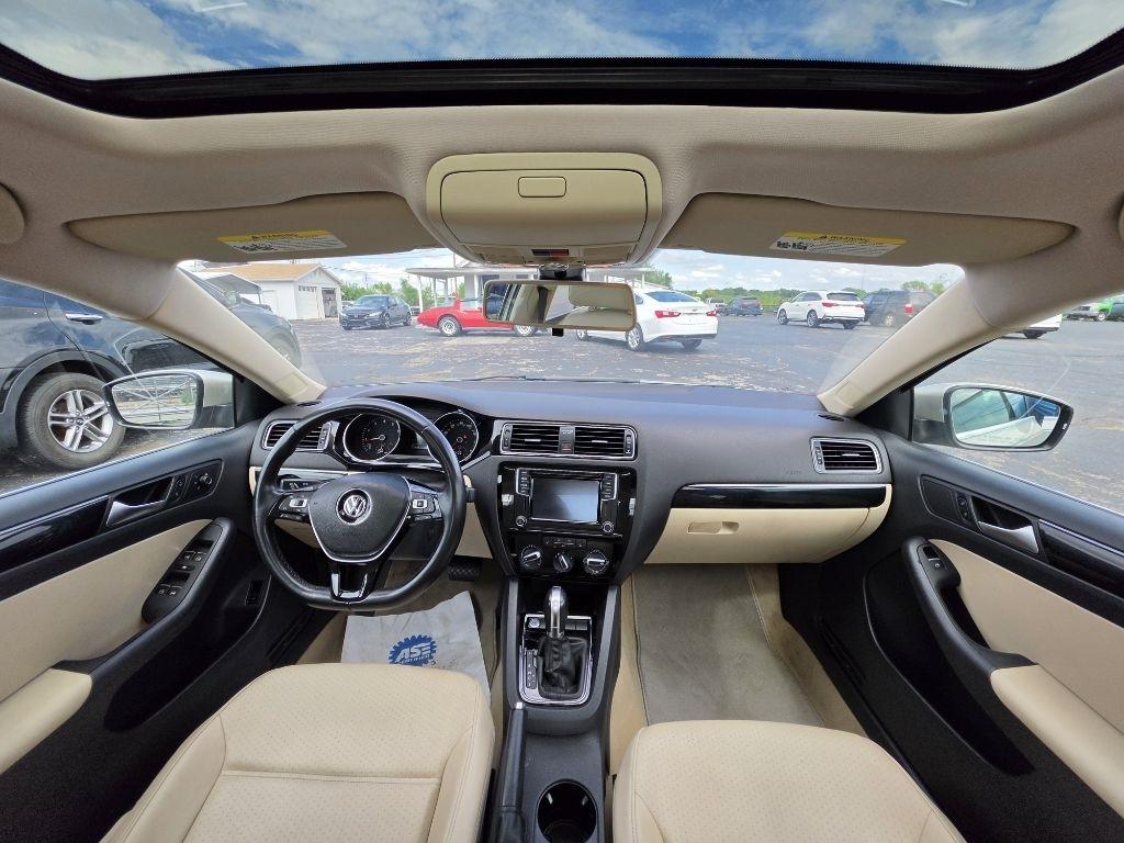 Volkswagen Jetta  2016