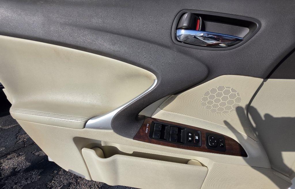 Lexus IS  2012