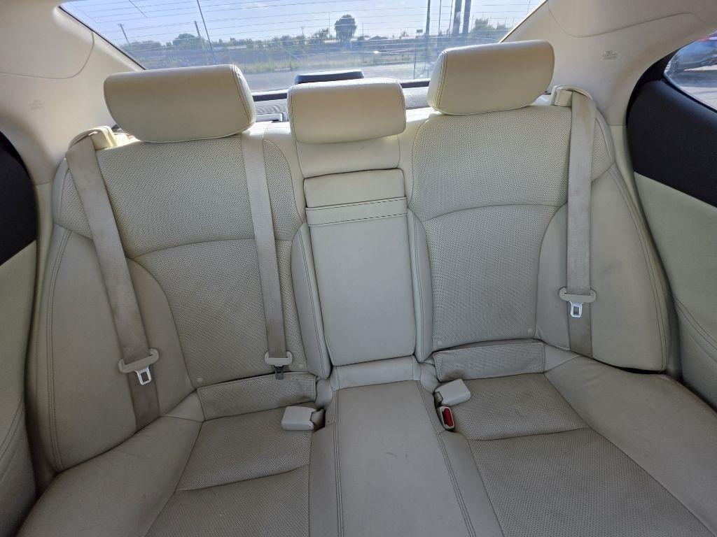 Lexus IS  2012