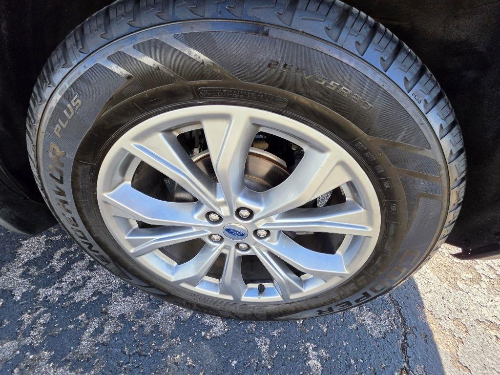 Ford Explorer photo 9