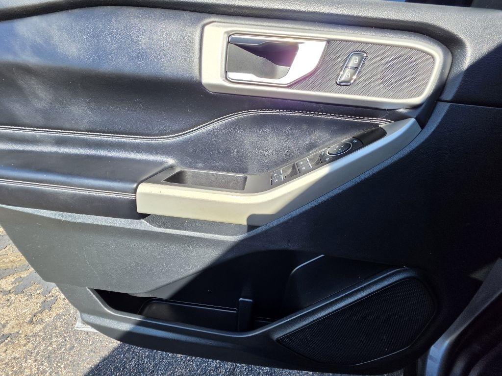 Ford Explorer photo 14