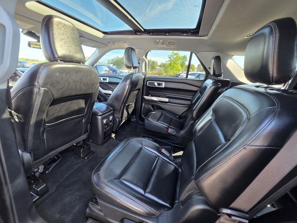 Ford Explorer photo 15