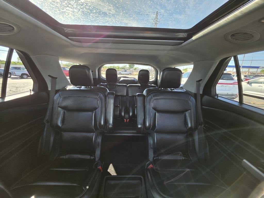 Ford Explorer photo 16