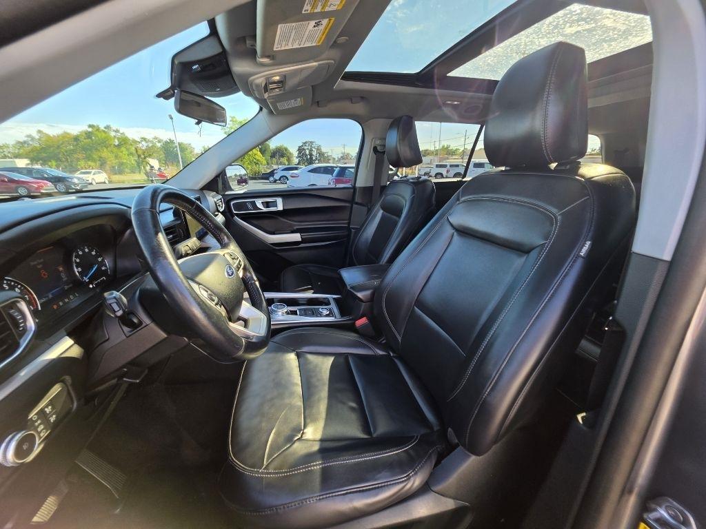Ford Explorer photo 17