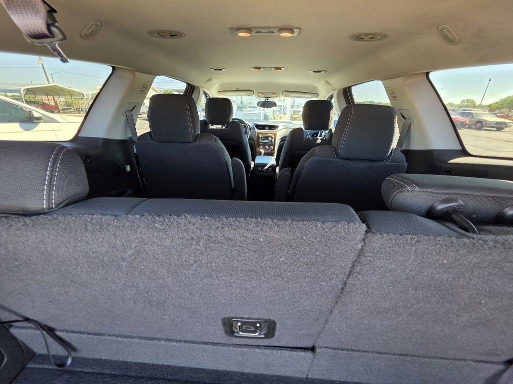 Chevrolet Traverse photo 3