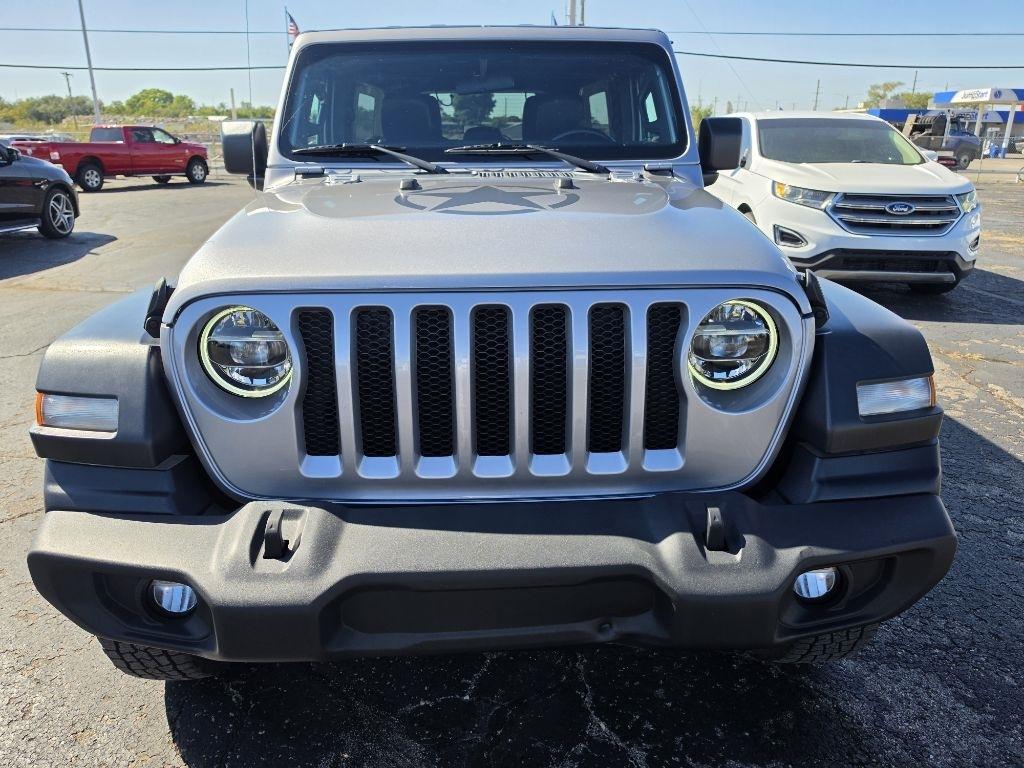 Jeep Wrangler photo 3