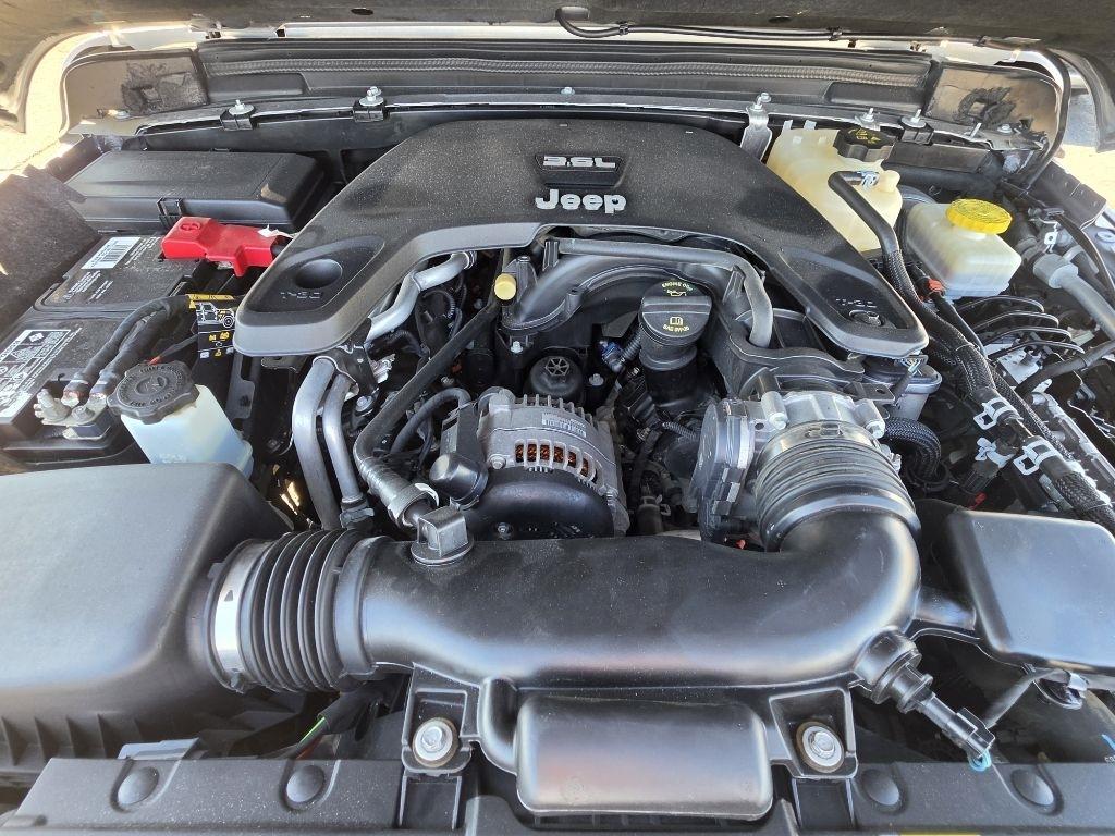 Jeep Wrangler photo 6