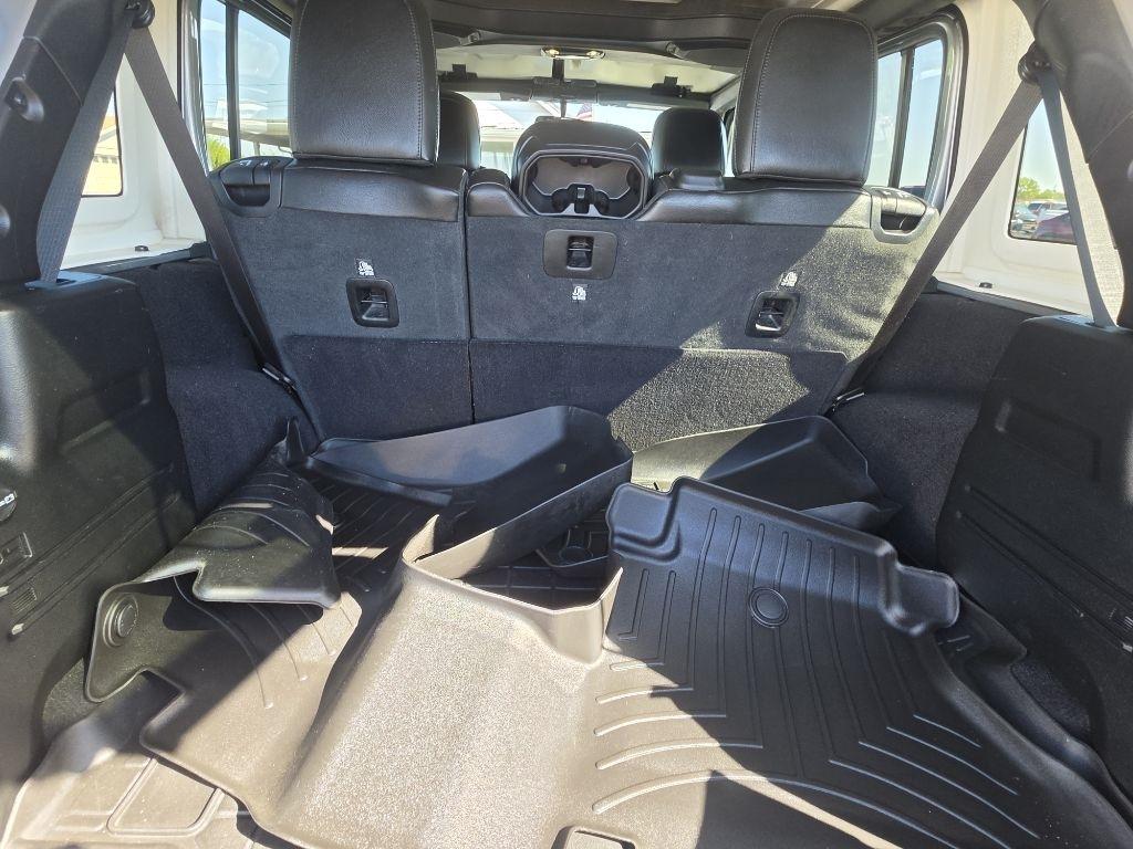 Jeep Wrangler photo 8