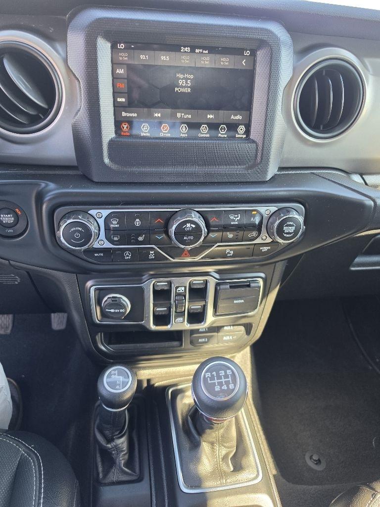 Jeep Wrangler photo 15