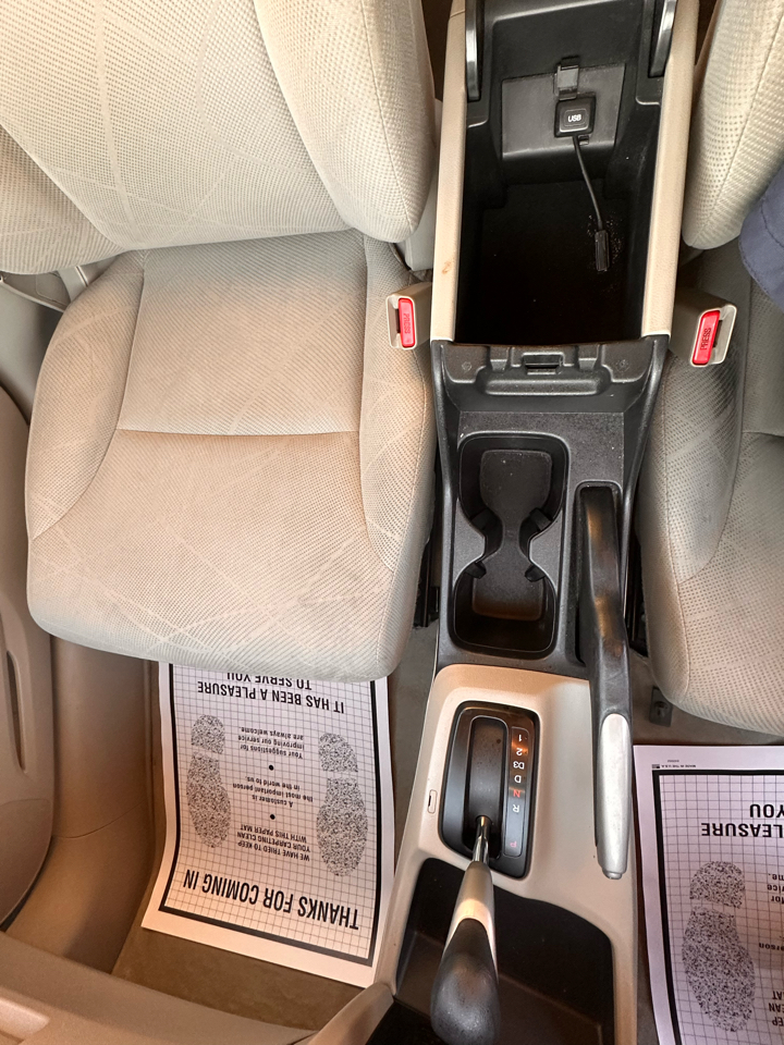 Honda Civic LX Sedan 5-Speed AT 2012