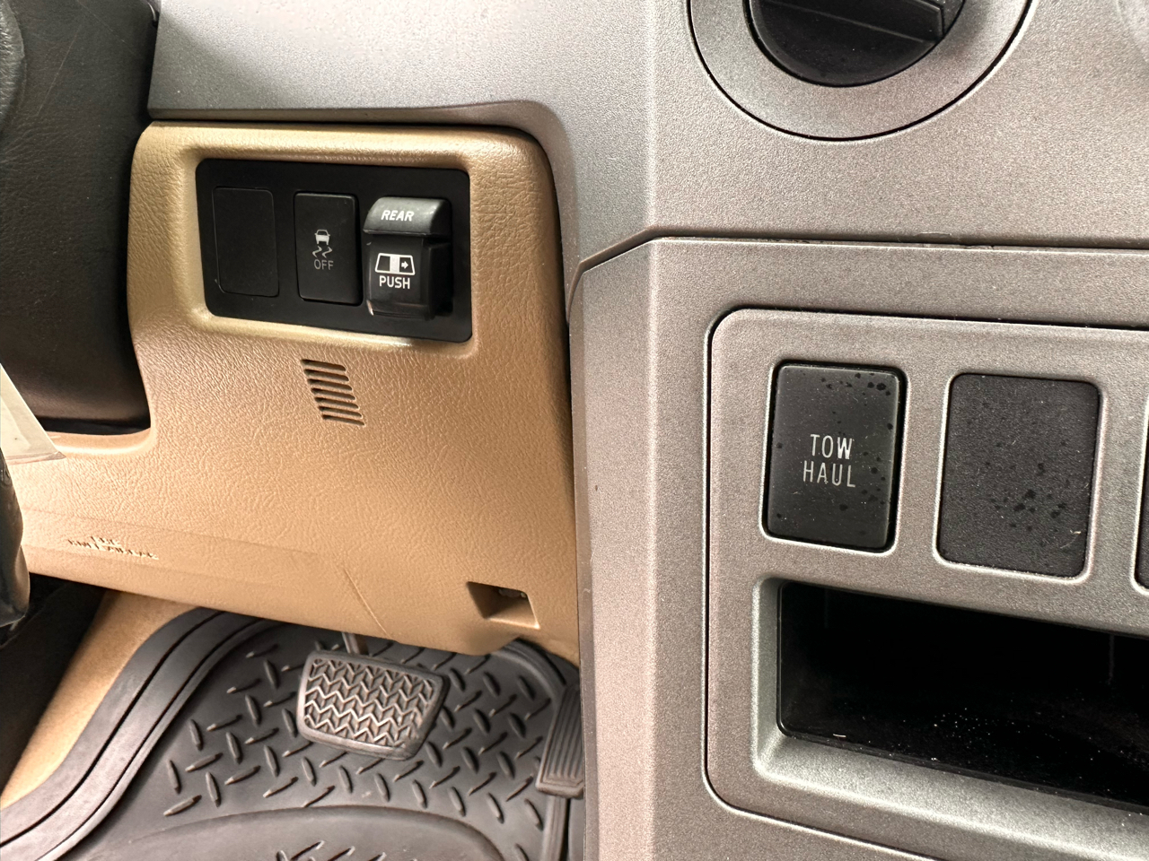 Toyota Tundra SR5 Double Cab 4WD 2011