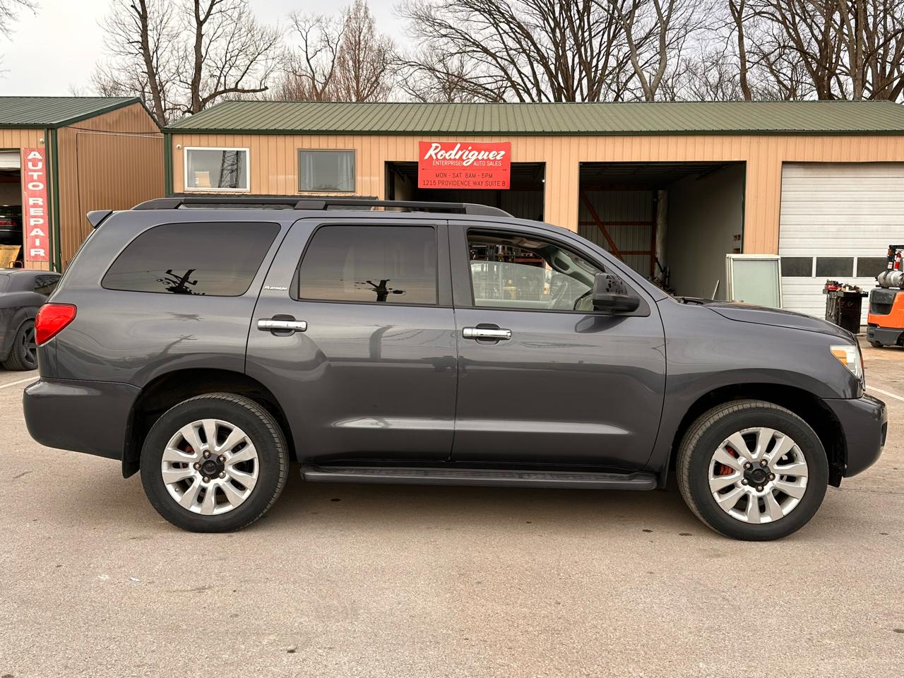 Toyota Sequoia Plantium 4WD 2010