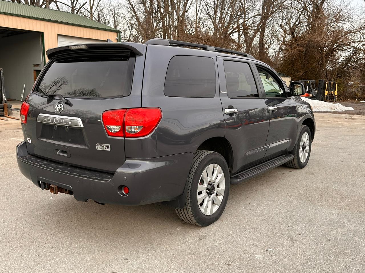 Toyota Sequoia Plantium 4WD 2010