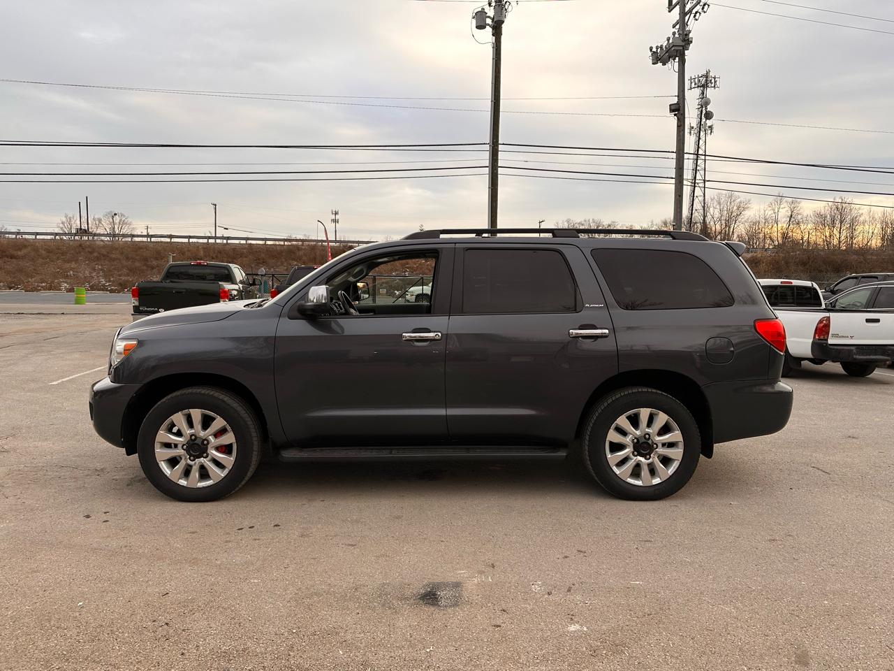 Toyota Sequoia Plantium 4WD 2010